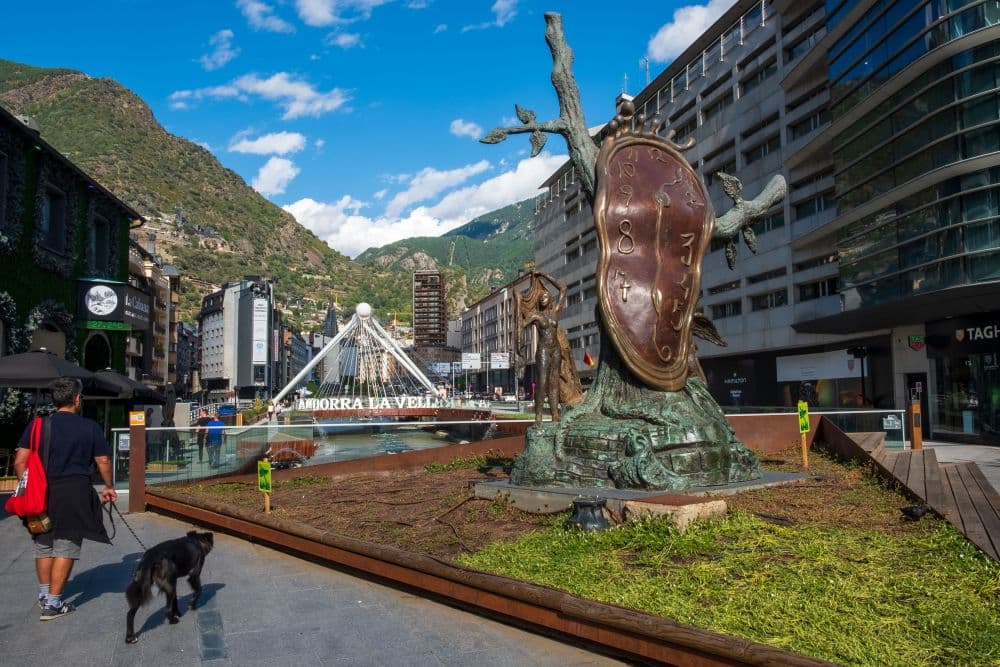 Habitación luminosa y moderna en Andorra para alquilar
